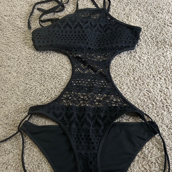 Bathing suit - Picture 2 of 2